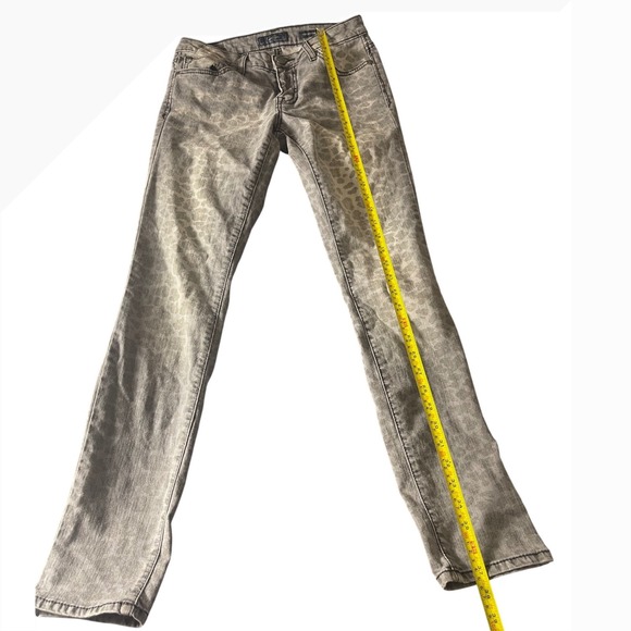 Jessica Simpson Forever Skinny Y2K Style Leopard Acid Wash Jean Low Rise Size 27 - Picture 9 of 13